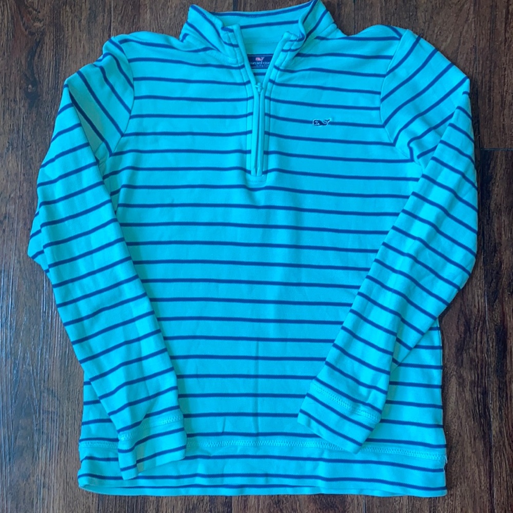 Vineyard Vines Boys size M excellent condition.